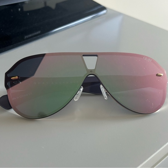 Quay Australia aviator mirrored sunglasses with case - Picture 4 of 5
